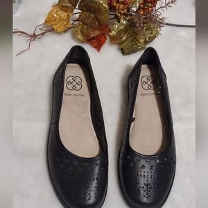 Daisy Fuentes shoes for women size 6